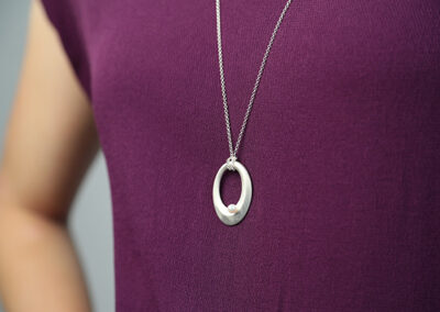Online-Shop Eva Simon Schmuck Galerie Oval mit Perle 925 silber Anhänger